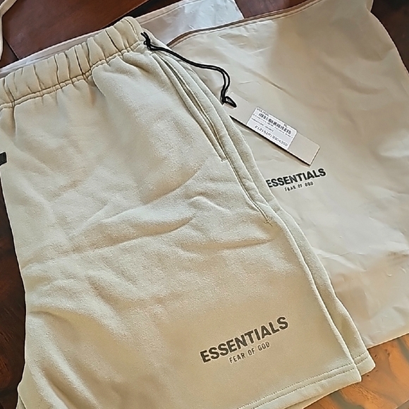 🔥ESSENTIALS FEAR OF GOD 🔥SZ XL SHORTS🔥💯 AUTHENTIC 🔥 - Picture 1 of 7